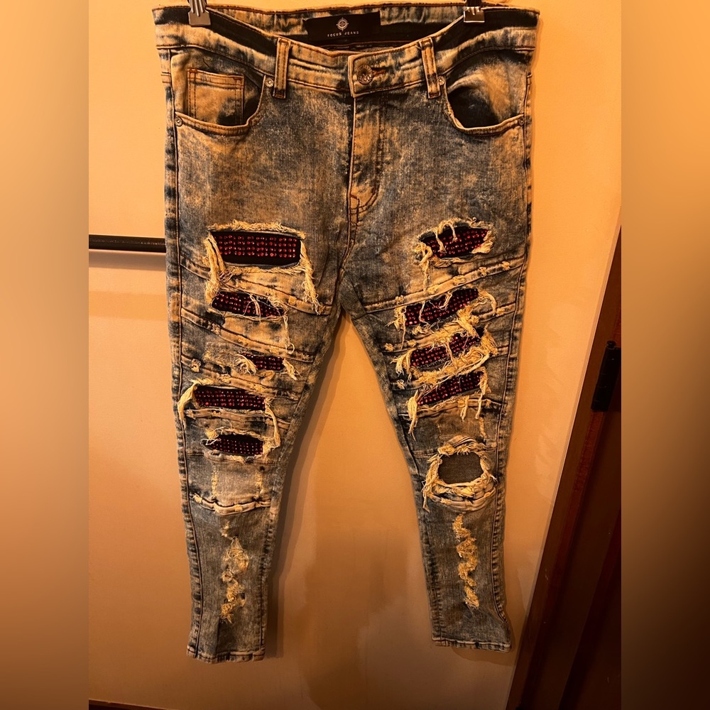 Focus Jeans Size 32 x 32 skinny distressed red rhinestones unisex jeans